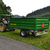 Traktorový návěs BIG 5 6500 v agregaci JOHN DEER 6230